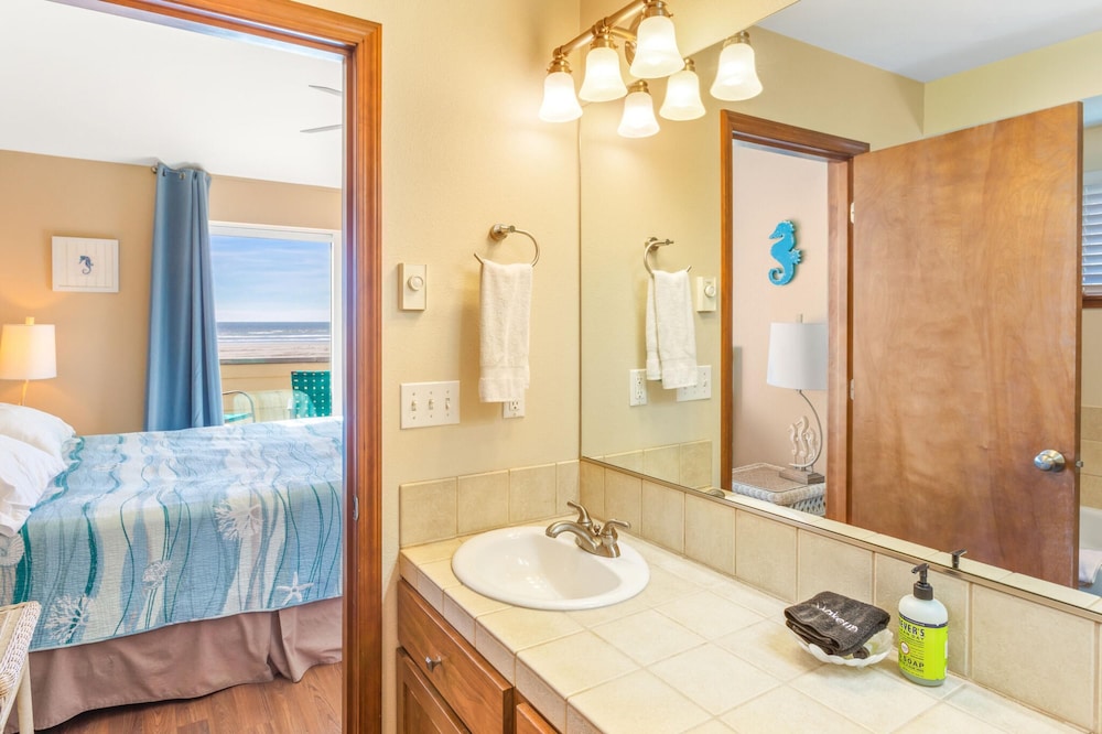 Beach Dream Two in Ocean Shores