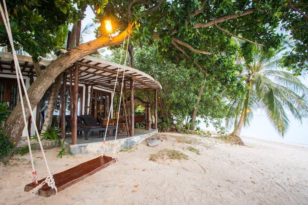B52 Beach Resort