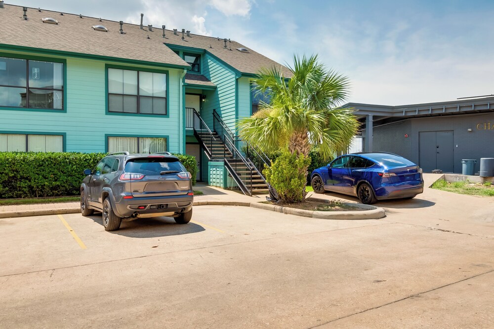 Lake Conroe Condo: Balcony, Views & Pool Access! view 5