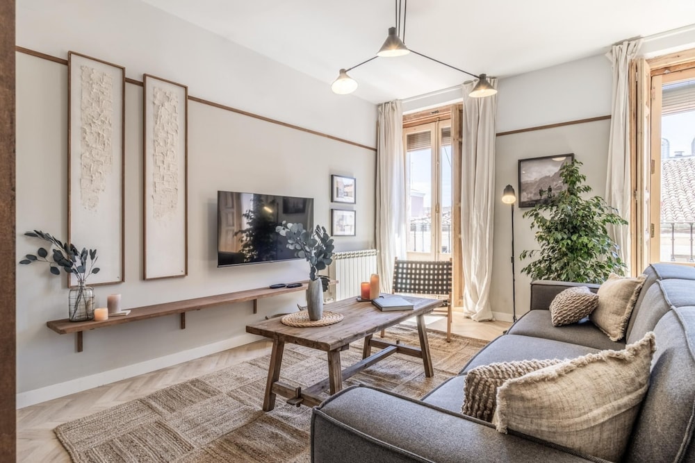 Ainsa - 4 Bedrooms in Malasa a