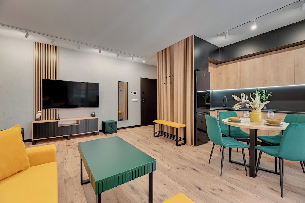 Doki Living - Foodhall & Parking by Downtown Apartments