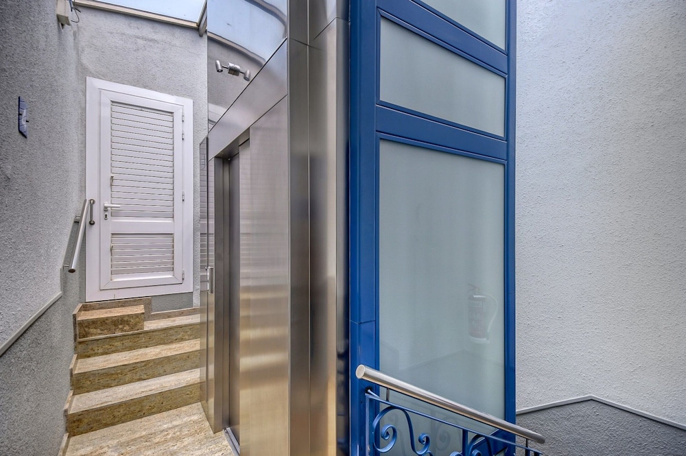 Centrally Heated Apt. in Roses