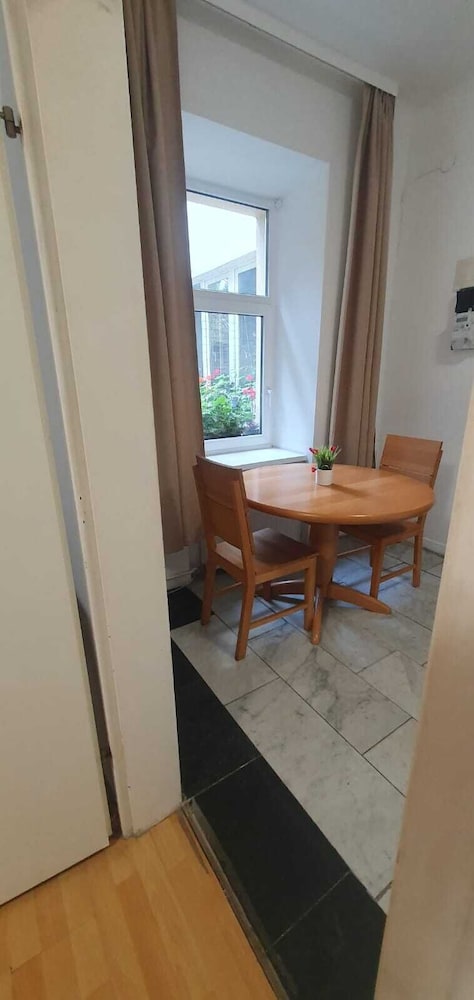 Modern Apartment Near Enkplatz