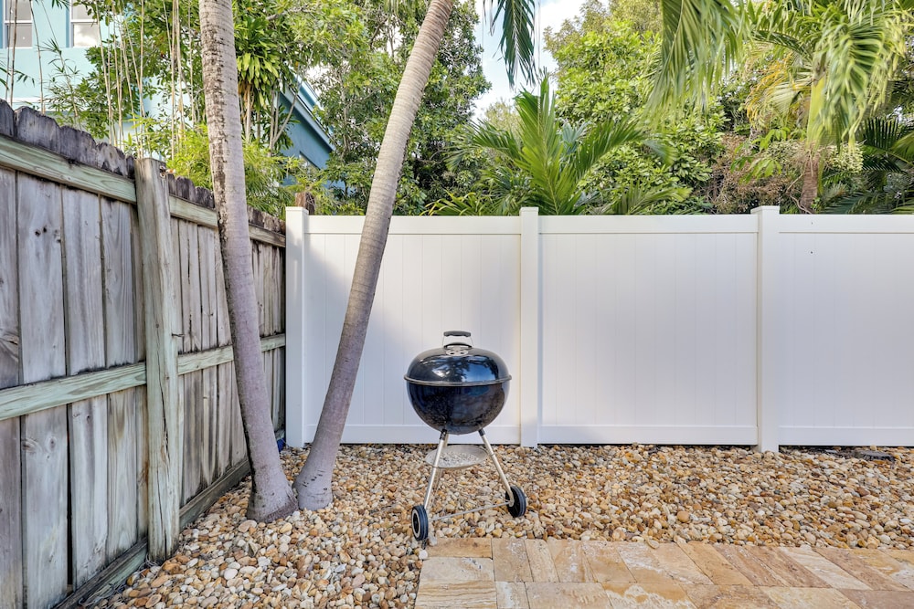 Shared Pool & Backyard: Small & Cozy Guest House