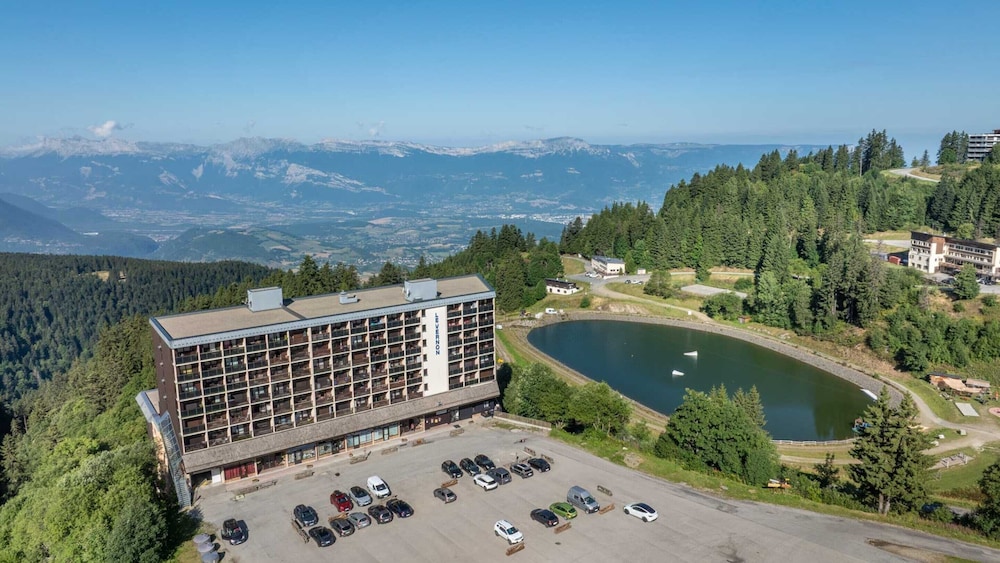 Valley-view Apartment in Chamrousse