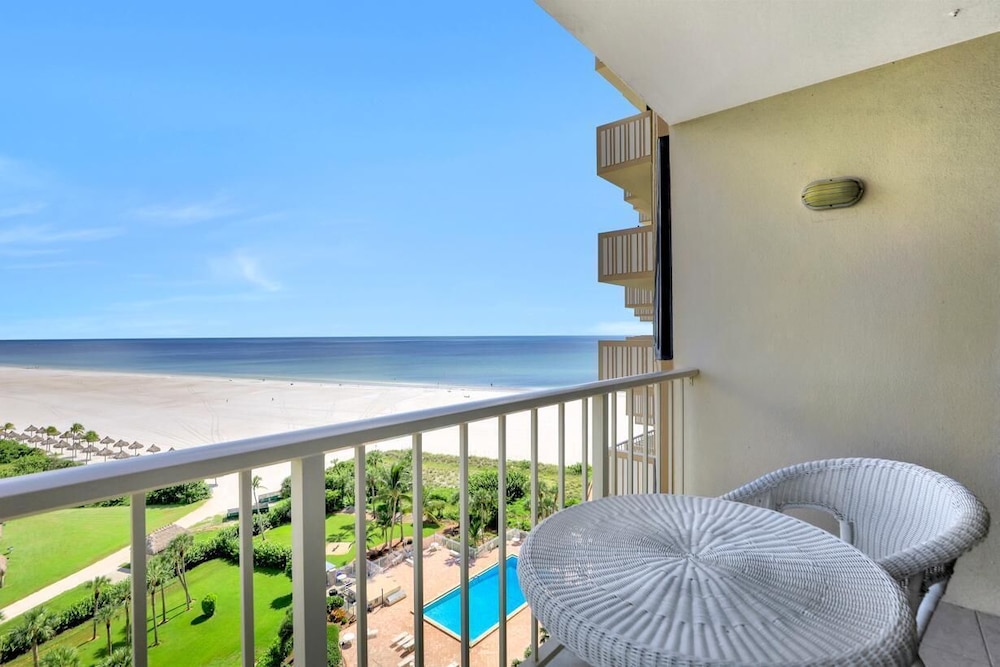 Sunny Beachfront Condo With Pool and Sw-facing Balcony