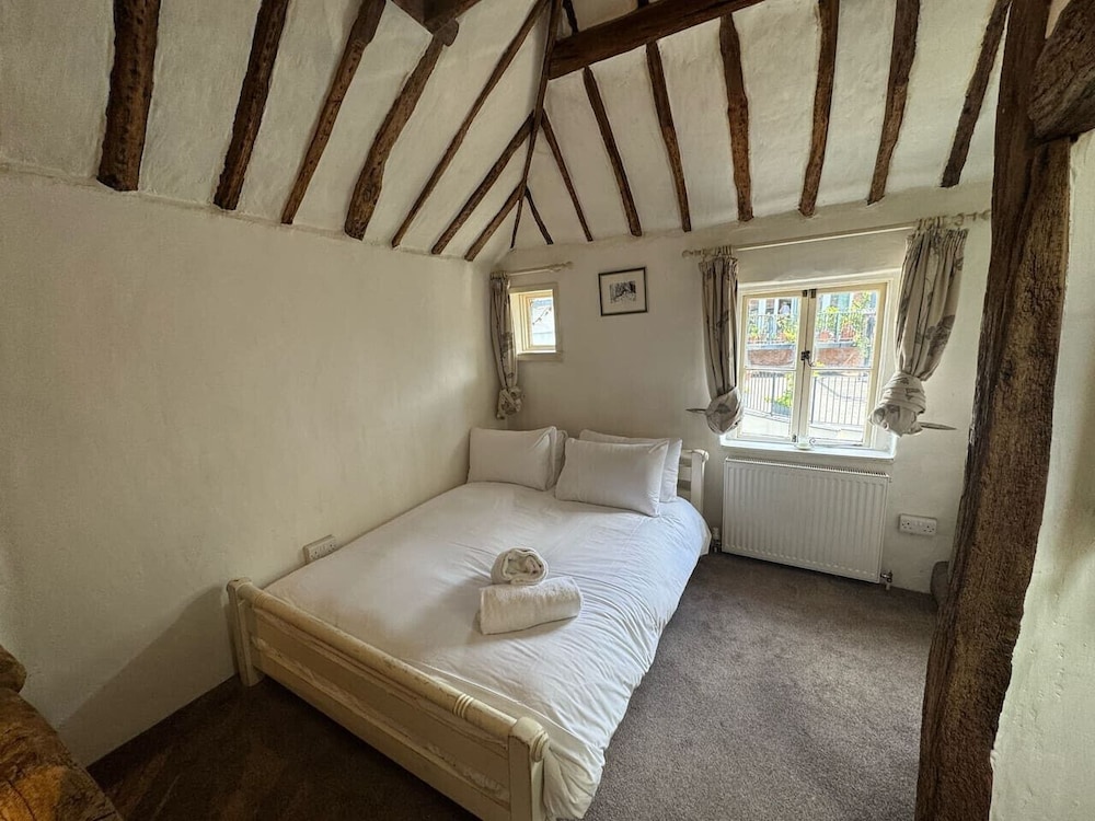 The Snug - From 130 Per Night