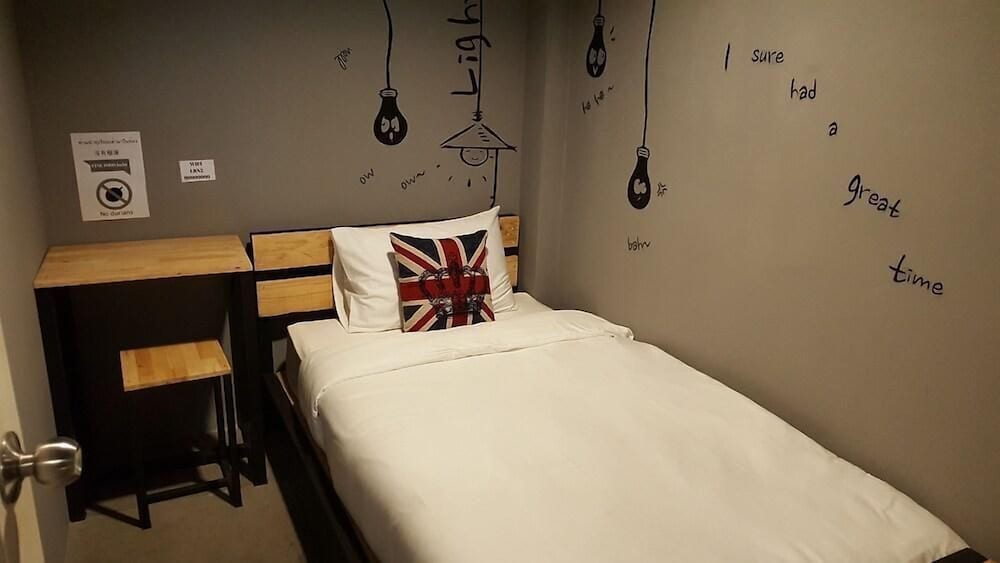 La Belle Nuit House