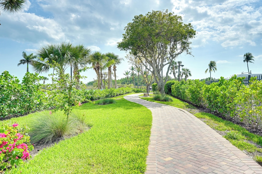 Sunset View & On Beach: Marco Island Condo