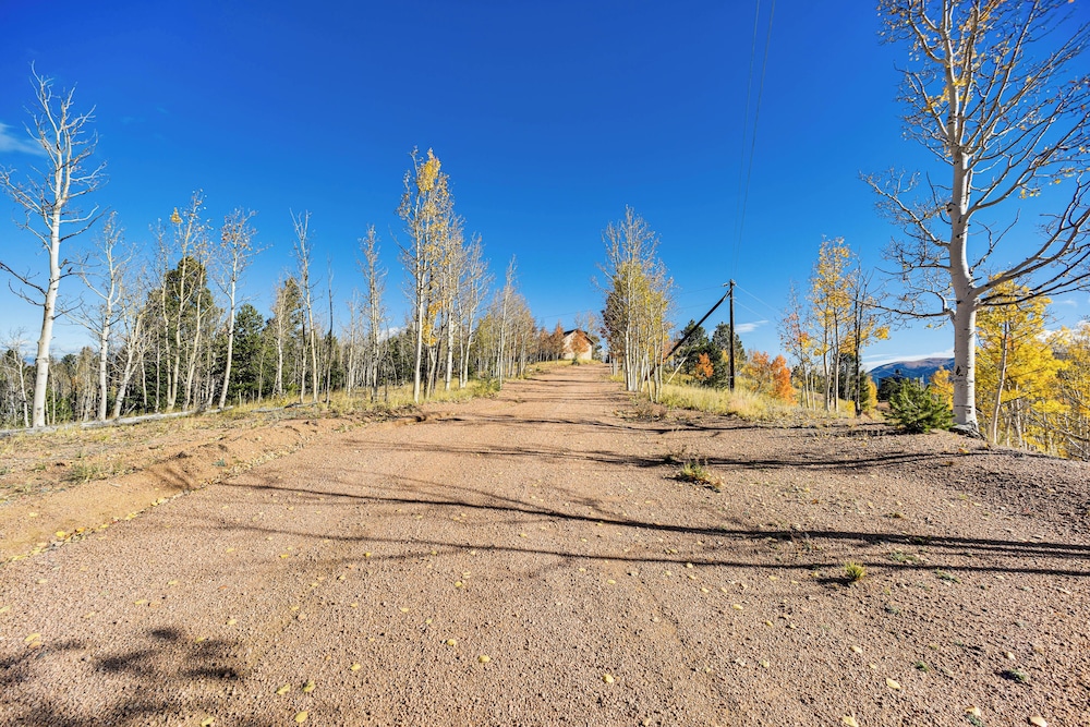 Hot Tub & Peak Views: Cripple Creek Cabin