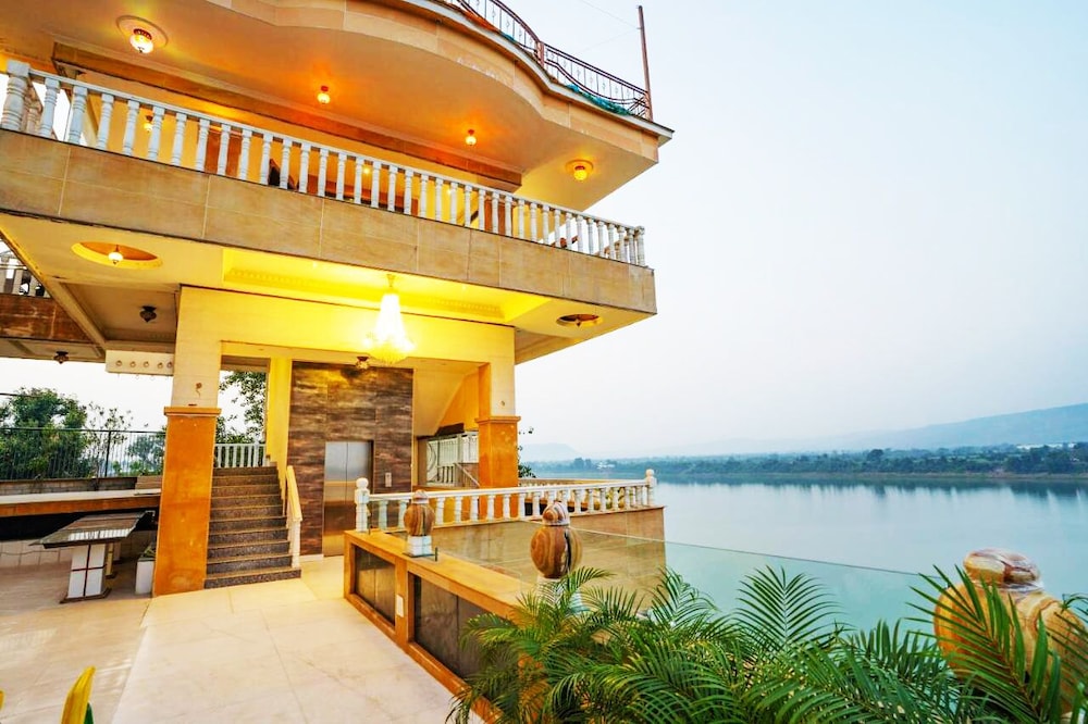 TreeHouseNarmade A Riverfront Resort Spa