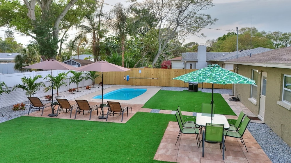 Palm Oasis 2 2 Serene Backyard Private Poolside