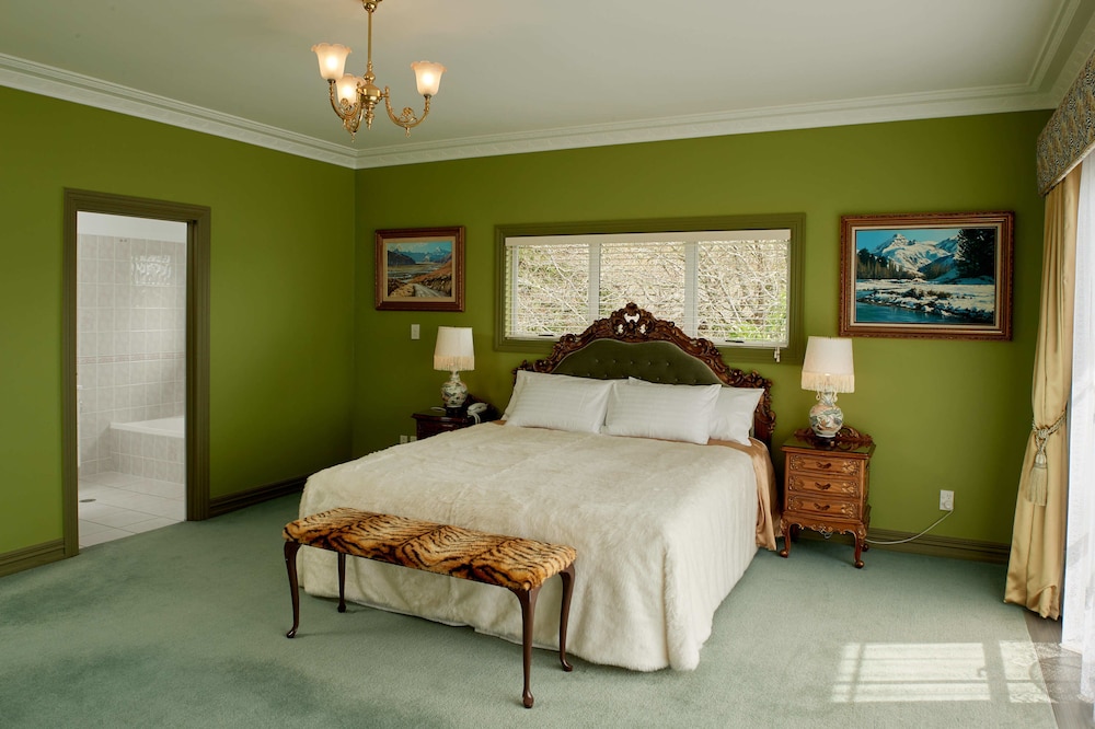 Moose Lodge Estate
