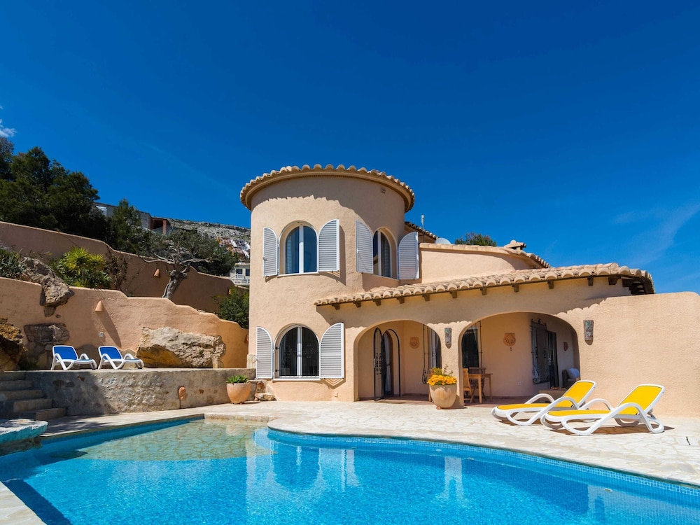 Villa With Sea Breeze Charm photo 3