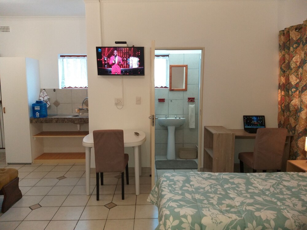 Photo 10