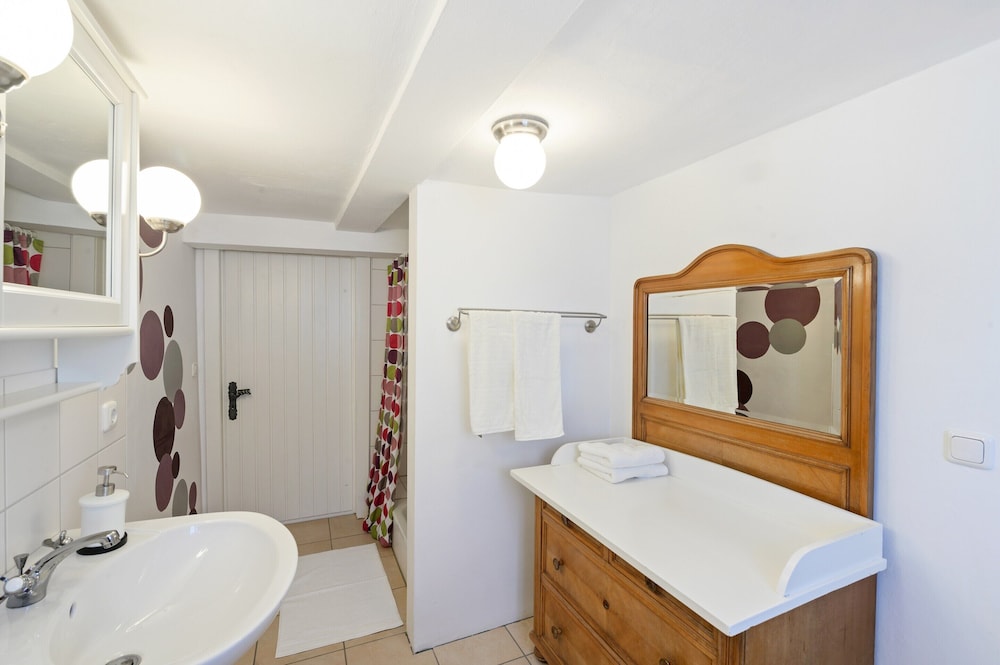 Eppe Timbered Retreat