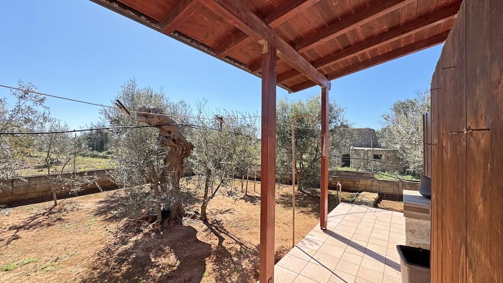 Villa Ulivo Sleeps 7 Garden Close to the sea
