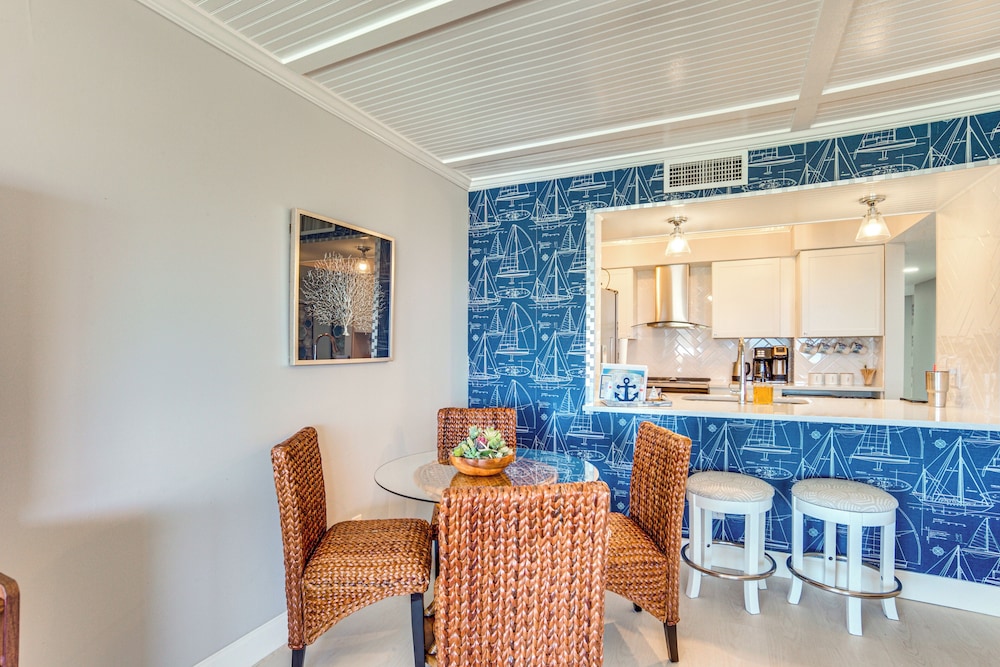 Beach Access: Ocean-view Condo w/ Screened Balcony