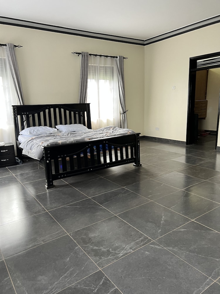 Inviting 9-bed Villa in Kampala view 5