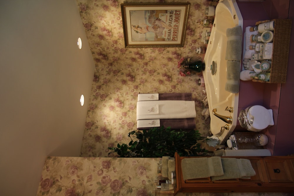 Jewel on the Hill Bed & Breakfast