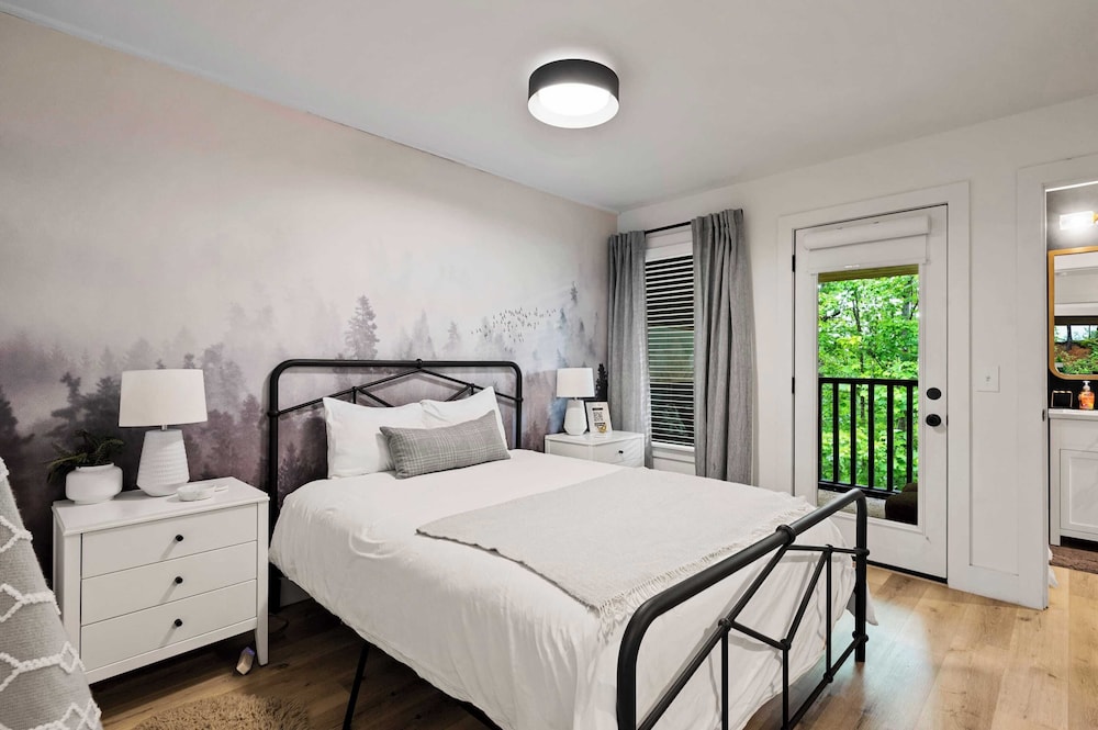 Firefly Mountain Suites Sleeps 36 Indoor Pool, Hot Tub, Game Room, Playground