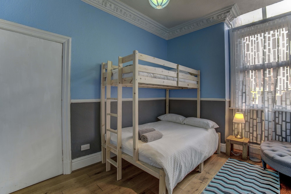 Levenshulme Self-Catering Townhouse view 2