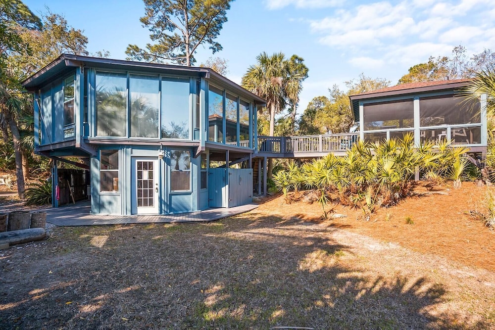 Charming 2-bed, 2-bath Home, Resort Access and Golf Cart Included!