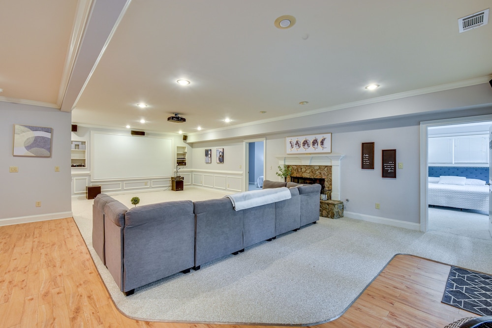 Grand Lakefront Home in Hartwell w/ Game Room! - Property Image 8