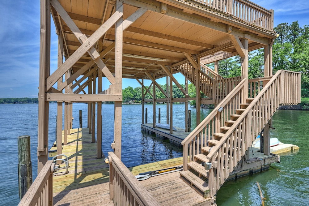 Make a Big Splash in 7BR Lake Norman Home!