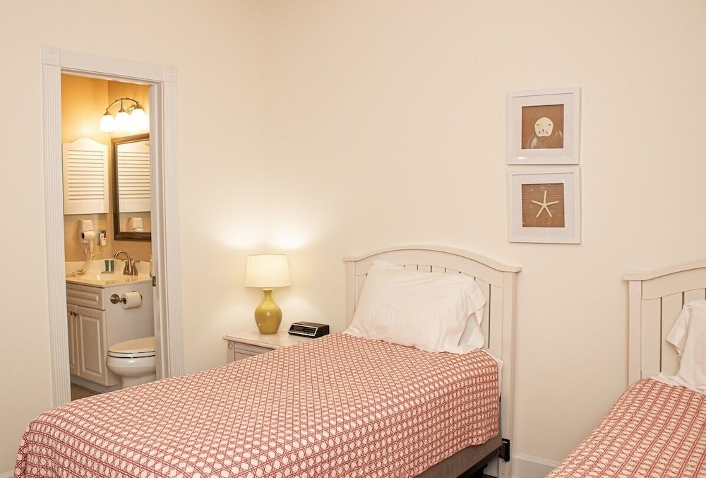 Magnolia Place 4703-202 2 Bedroom Condo