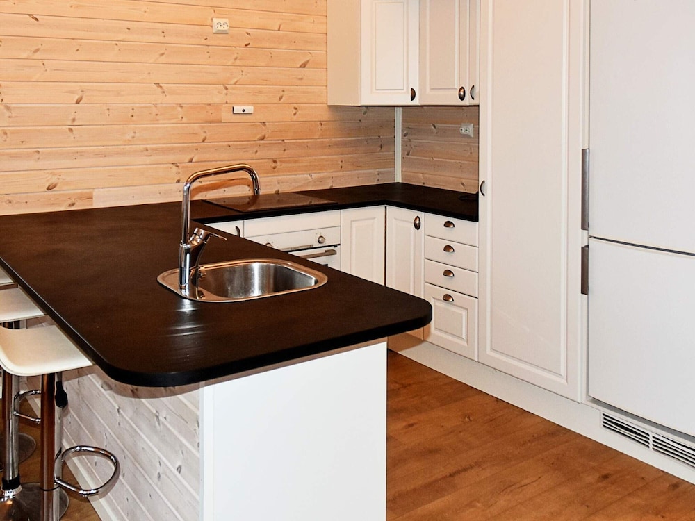 6 Person Holiday Home in Maloy-by Traum