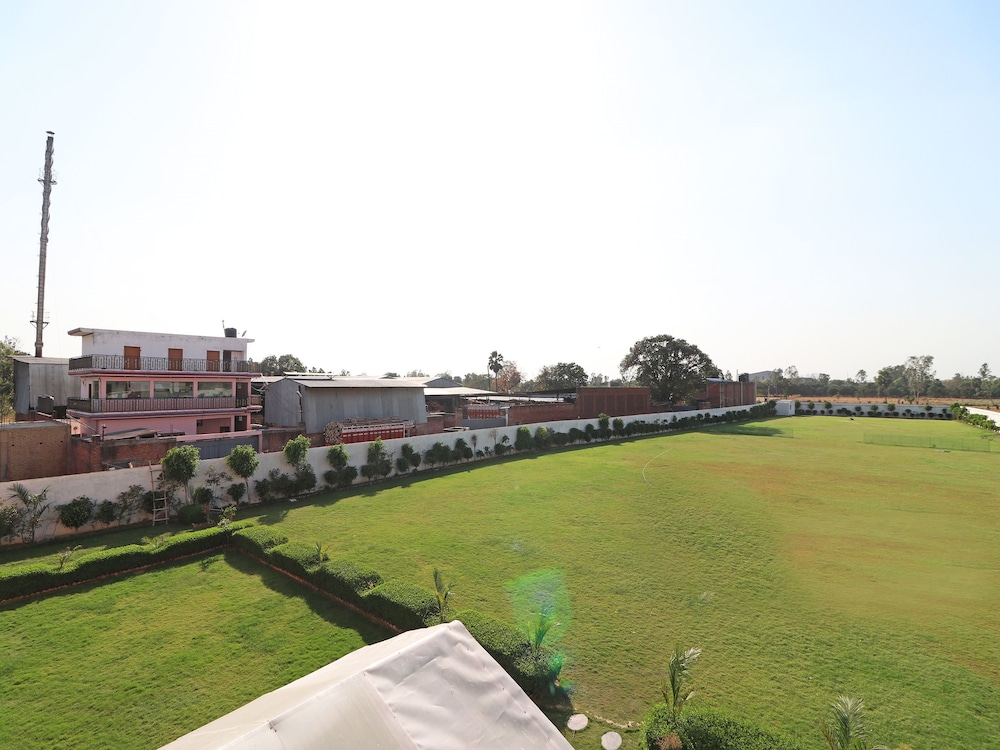OYO 13483 Hotel Aradhya's