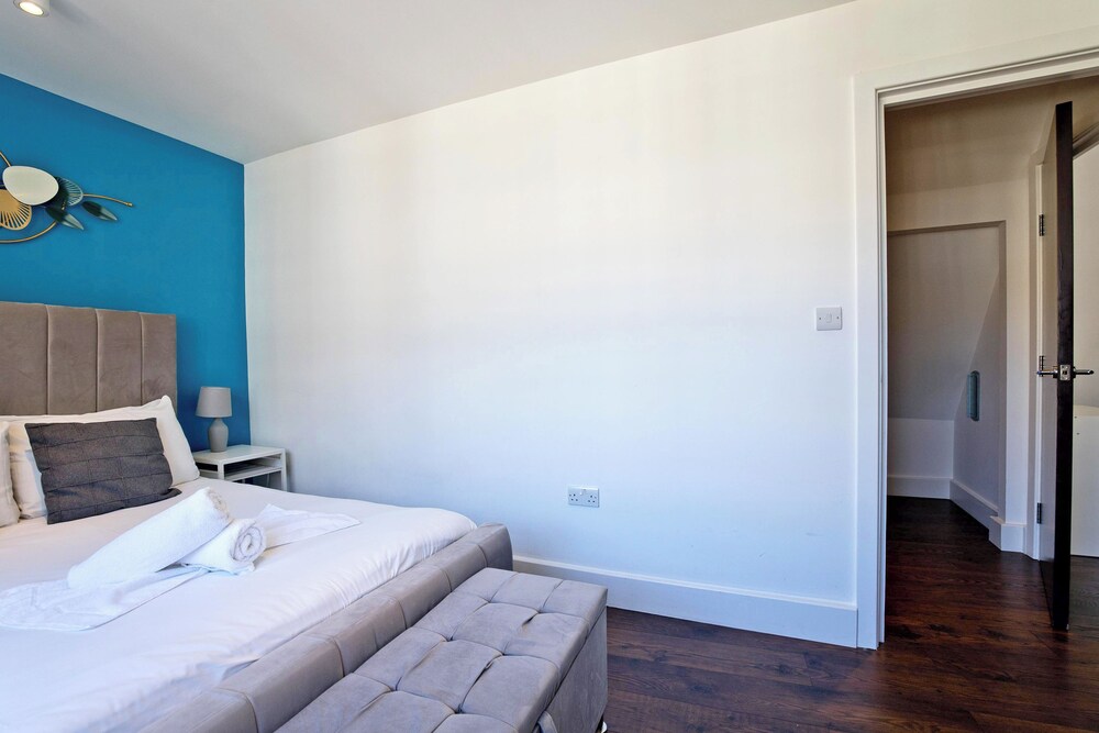 Imperial Middlesex Street Apartments