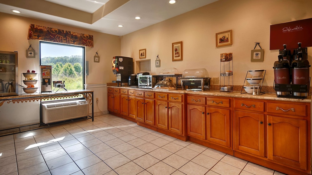 Best Western Plus Bass Hotel  Suites - Property Image 18