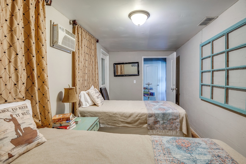 1 Mi to Lake Guntersville: Scenic Condo Retreat!