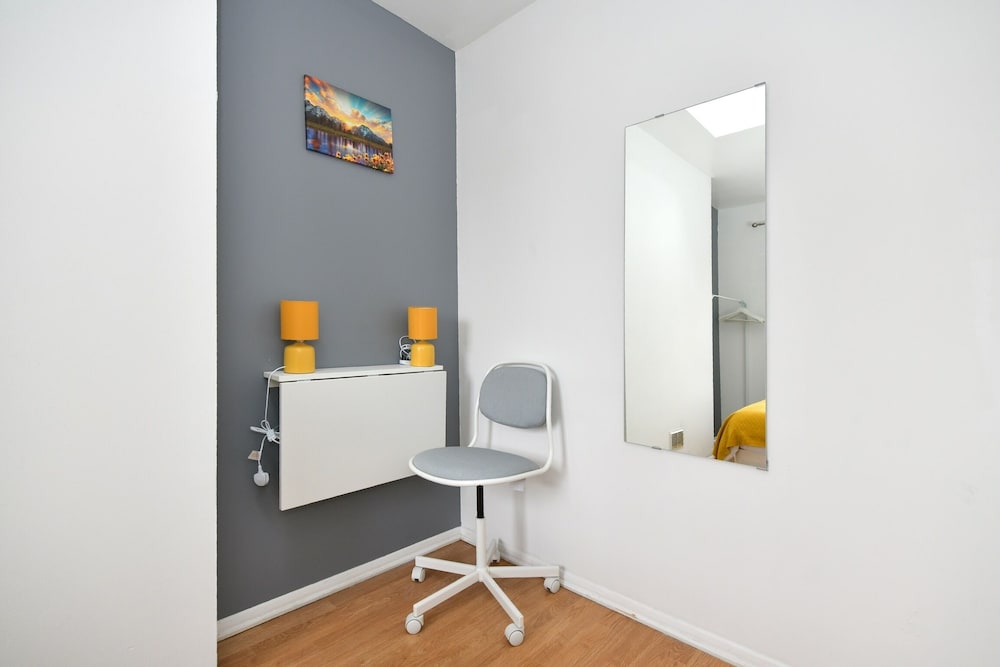 Impeccable 4-bed House With Garden in Brixton