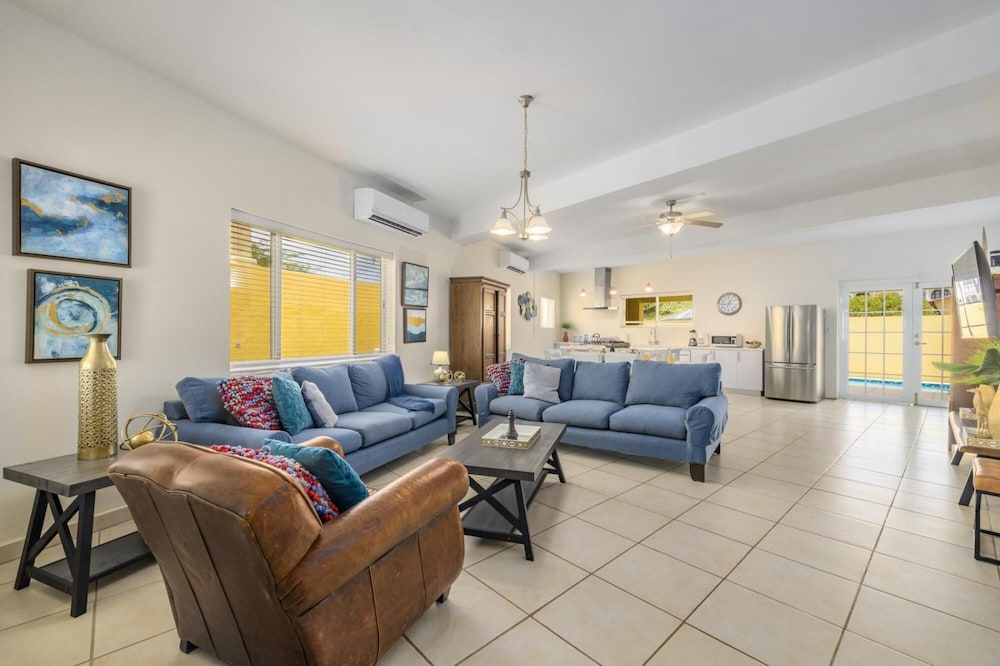 Cheerful Caribbean Villa w Private Pool 3BR
