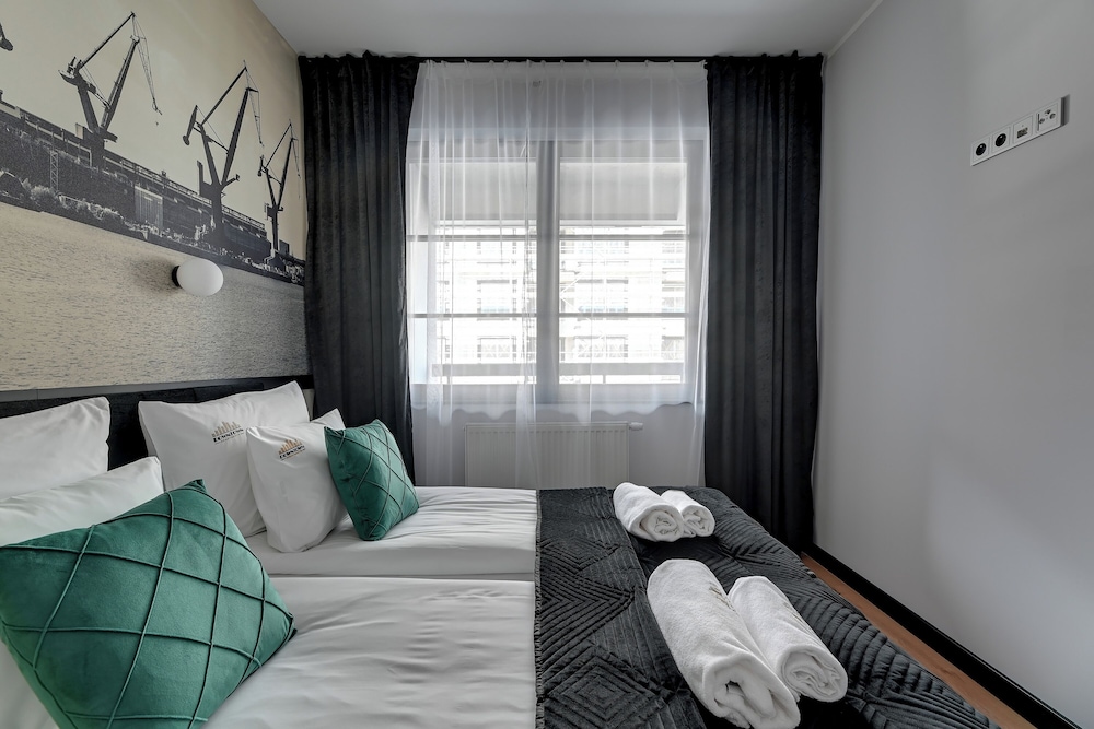 Doki Living - Foodhall & Parking by Downtown Apartments