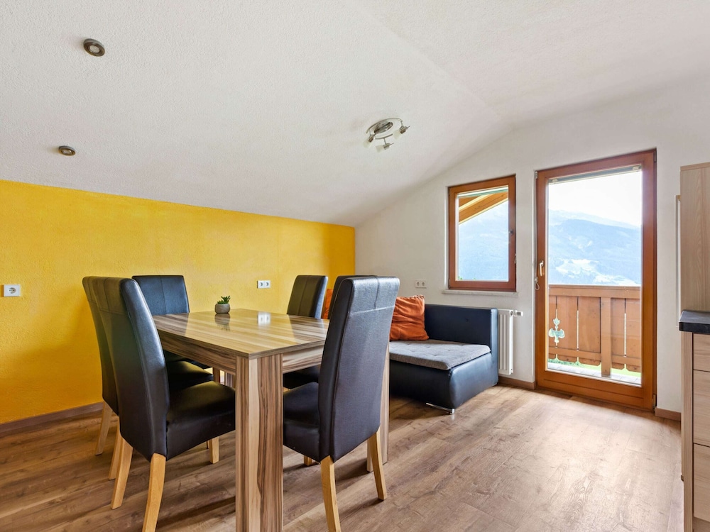 Sunlit Apartment near Ski Area in Hollersbach im Pinzgau