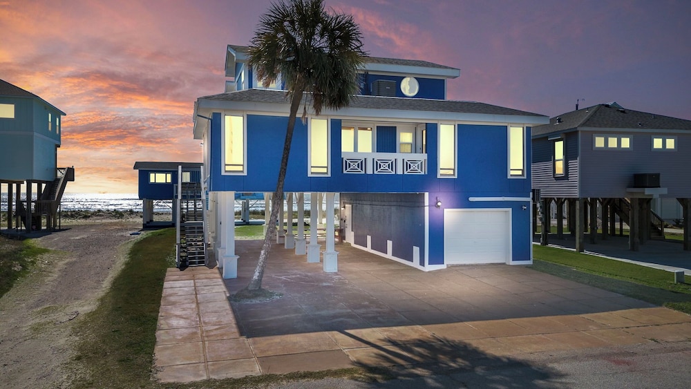 Captain's Manor by Ryson Vacation Rentals