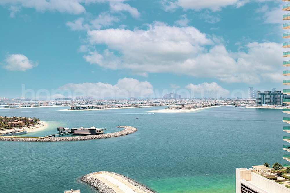 Homesgetaway-SunriseBay Emaar Beach ront