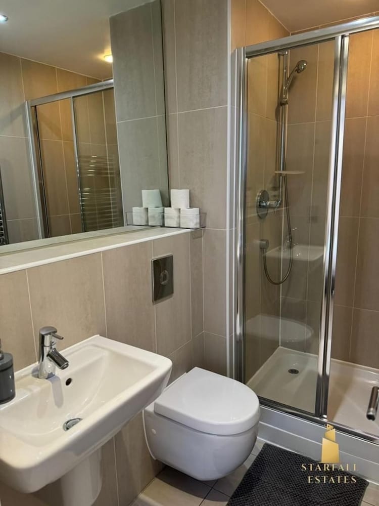 Leeds Apt - Hottub - Sleeps 6 - Special Occasions