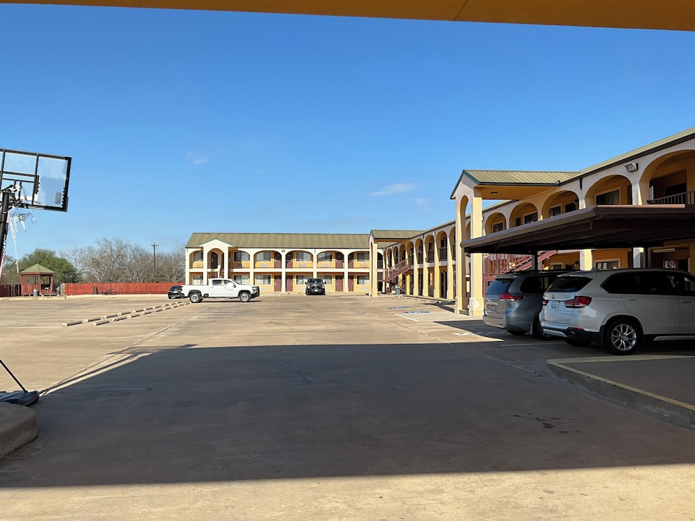Executive inn & Suites