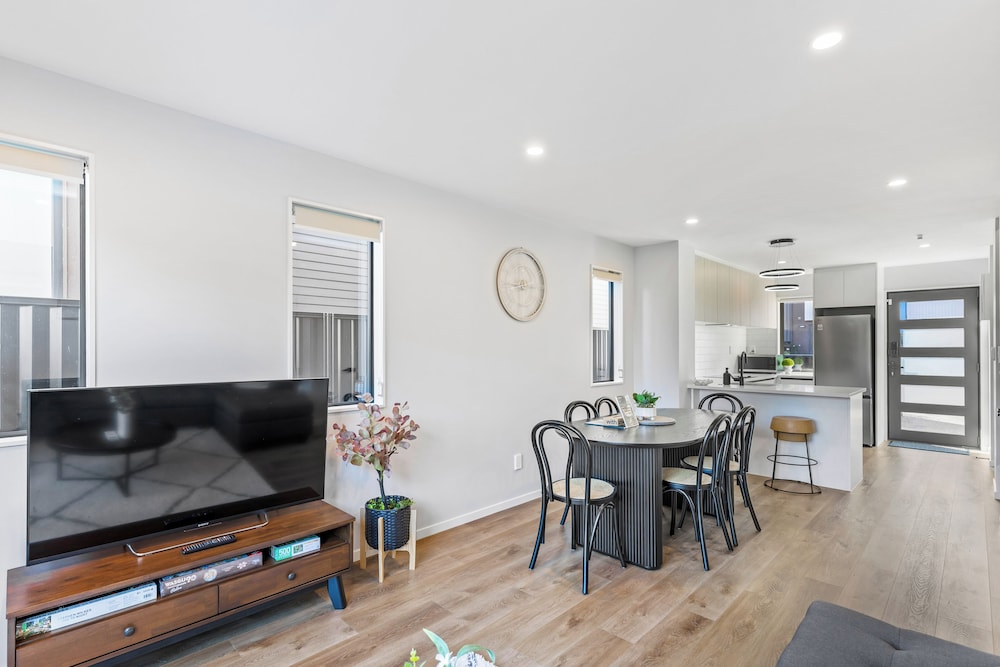 4BR Townhouse for Families Zodiak Stays