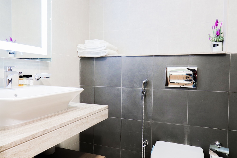 Fully Furnished Studio in Azizi Aliyah