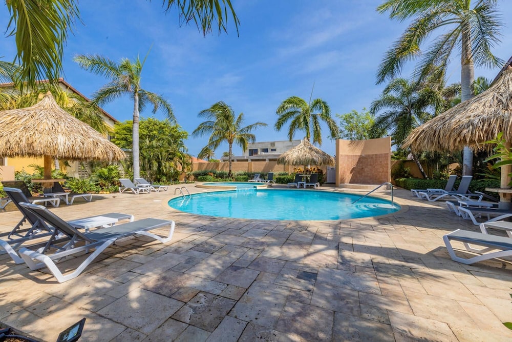 2br2ba Townhome With Pools GYM Gold Coast