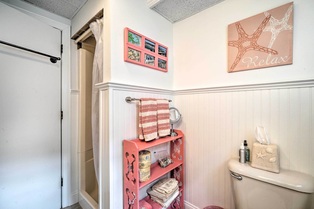 Charming East Falmouth Home: Walk to Private Beach