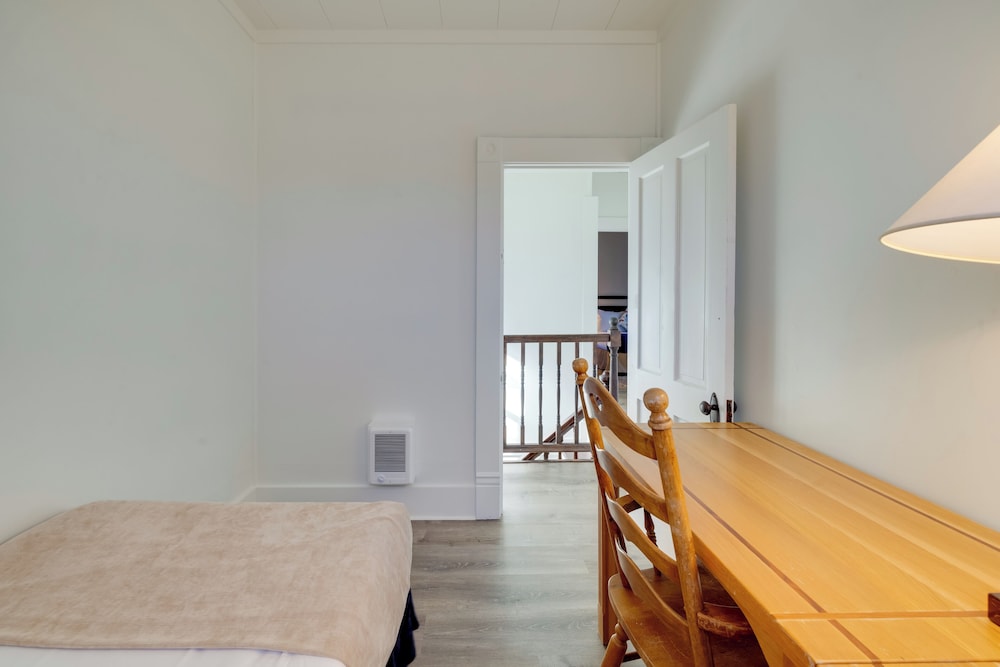 Walk to Beach: Riverside Retreat in Seaside!