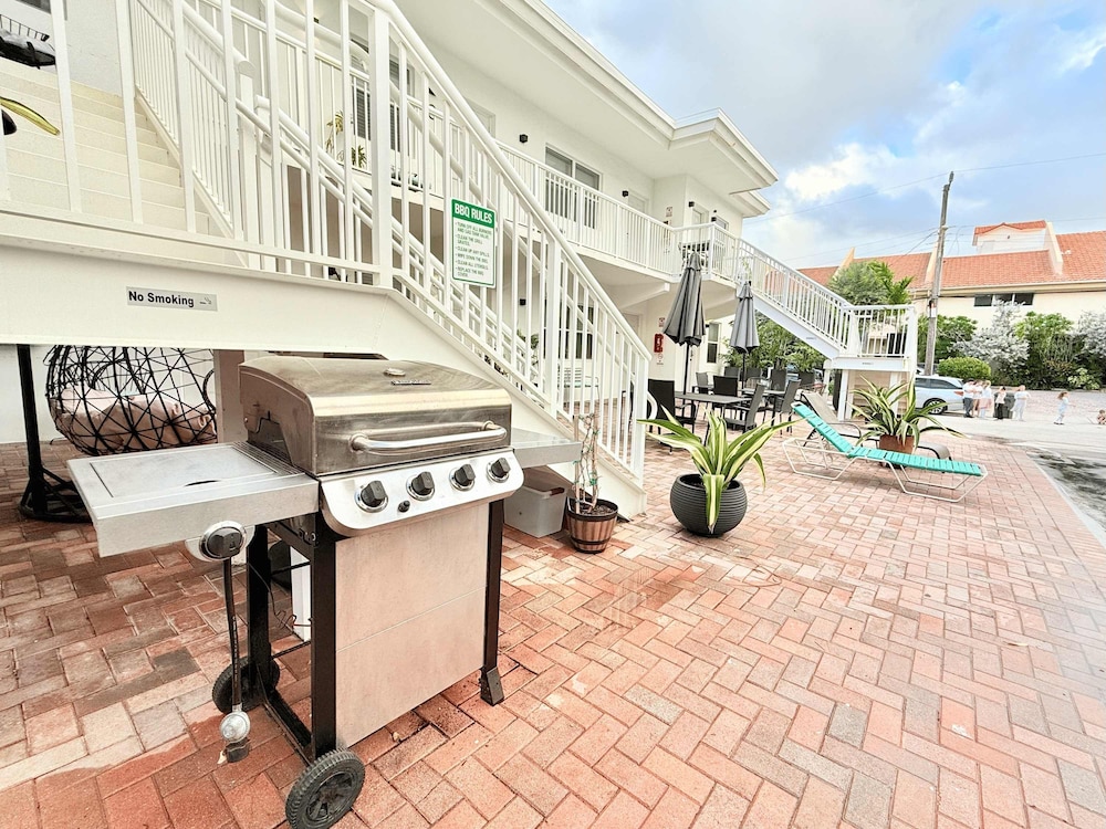 Southwinds 6 for 3 Just Steps From the Beach