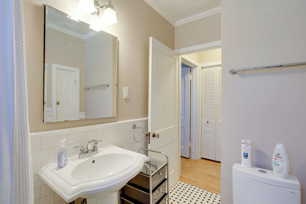 Yard & Grill: Centrally Located Denver Retreat!